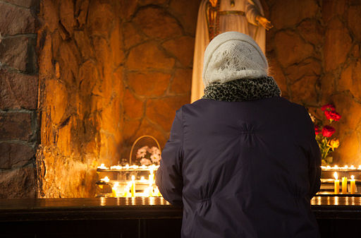 woman praying in minsk russia